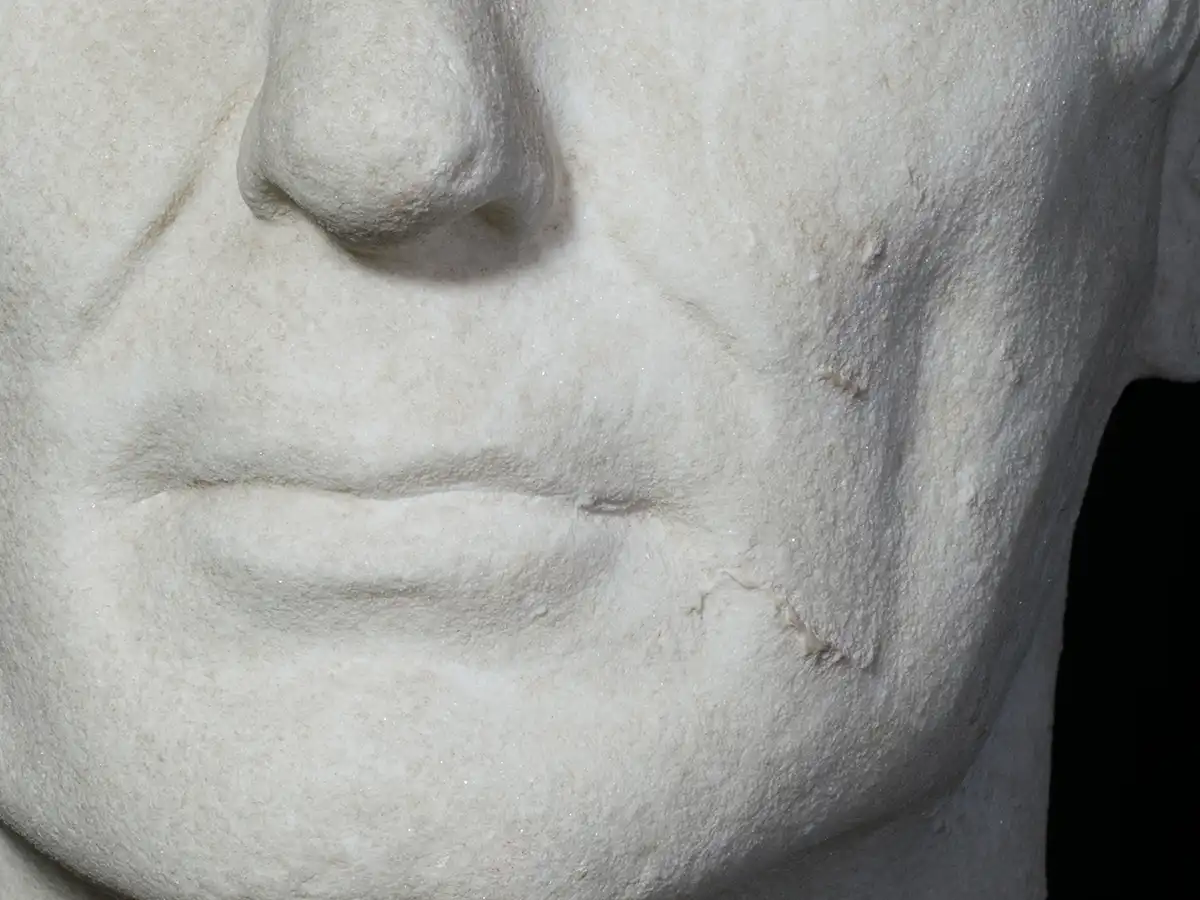 Fotografie della scultura del busto di Cesare